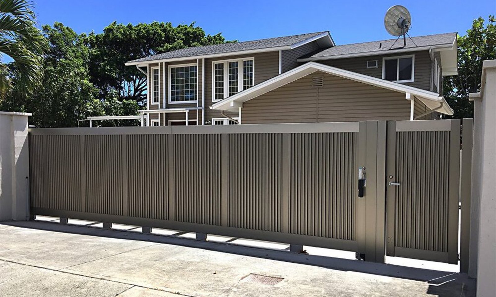 Aluminium Fluted Pannel Sliding GAte