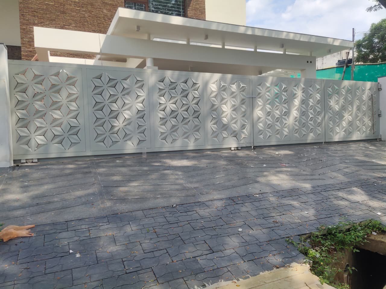 aluminium-3d-view-gate-decorative-automatic-gate.webp