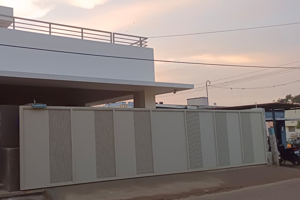 aluminium-sliding-gate-flutted-panel-sheet-motor-gate.webp