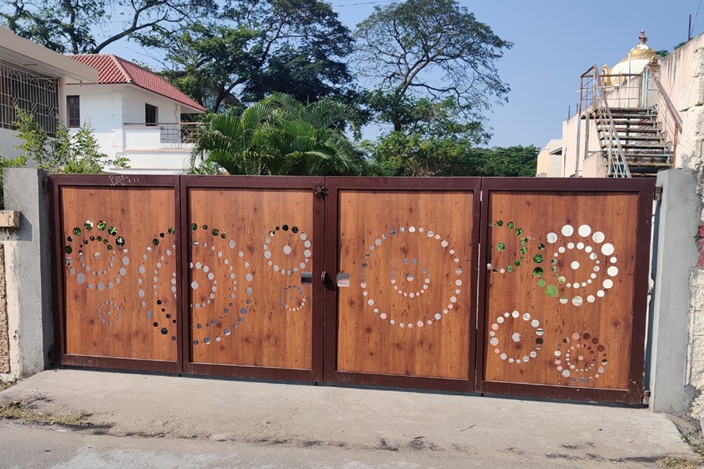 ms-bi-folding-gate-wood-cnc-cutting.webp